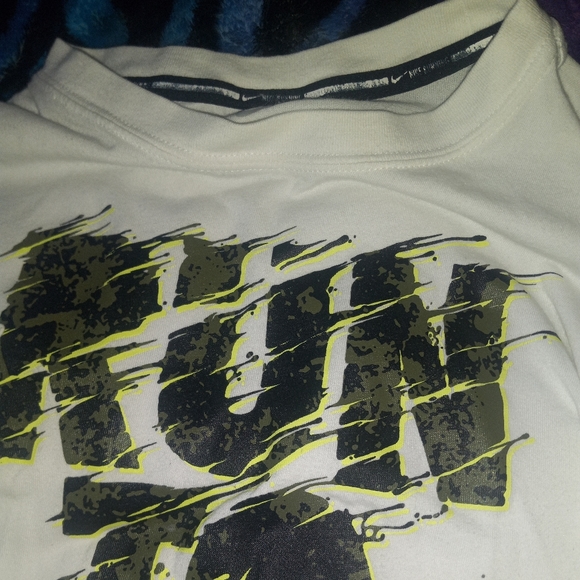 LAST CHANCE SALE ONLY $8Boys Nike Dri Fit "Run To Live" Short  Sleeve Tee Med - Picture 2 of 6